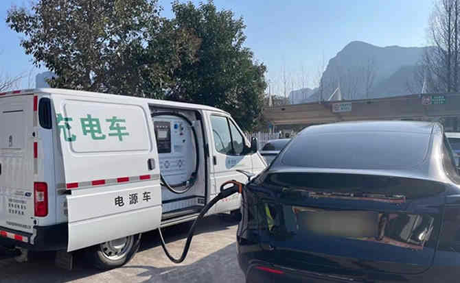 翁牛特旗汽车搭电